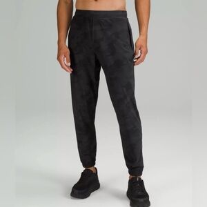 Lululemon Men’s Surge Jogger Regular, Black Army, LARGE